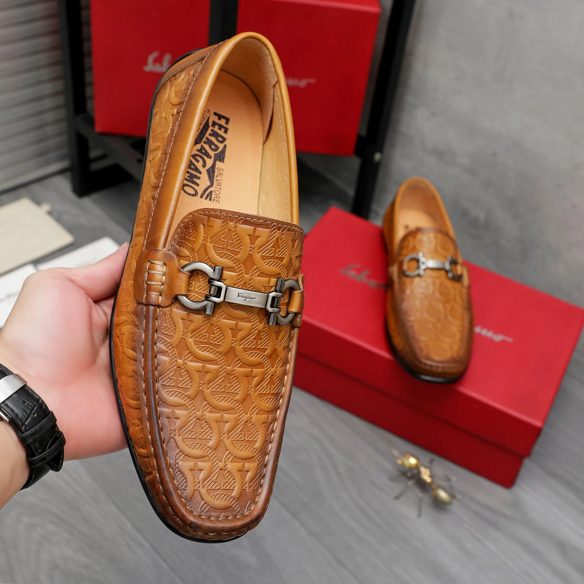 Men's shoes 💰380 Product trademark: Ferragamo "Ferragamo" casual slip-on shoes Regular size: 38-45 (45. Customized, non-returnable) Product materials: Selected embossed cowhide upper, pigskin lining, rubber non-slip outsole